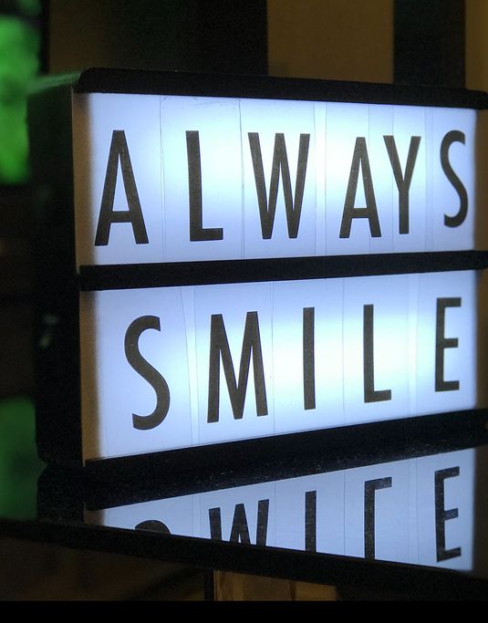 Always smile Leuchtreklame